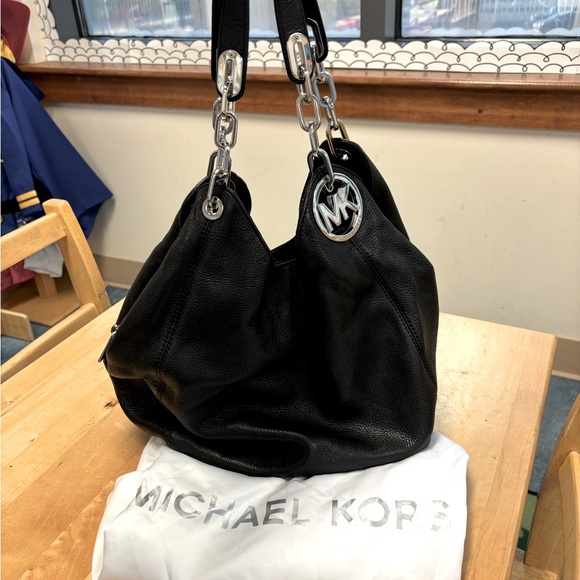 MICHAEL KORS Black Leather Handbag/Shoulder bag! Excellent Condition! - Picture 1 of 10